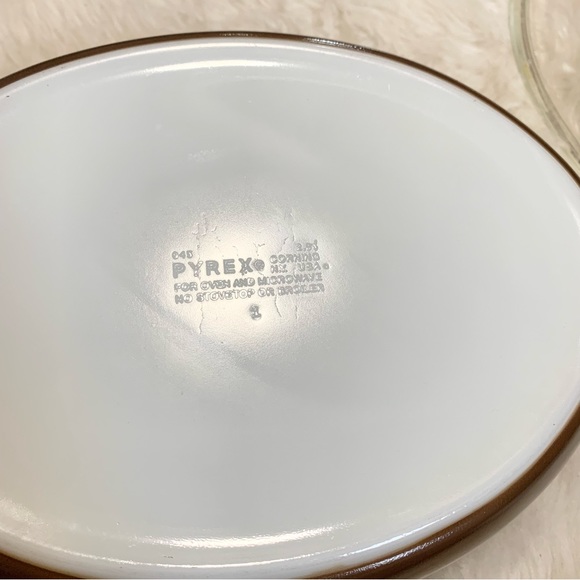 Vintage Pyrex brown Woodland 045 2.5qt casserole dish with lid - Picture 5 of 6